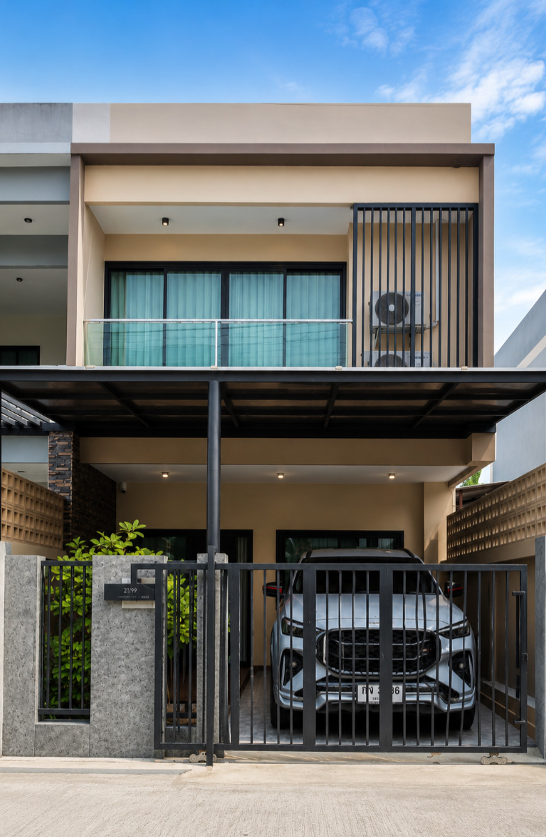 Townhome ติดอ่างเก็บน้ำชากนอก พัทยา | พร้อมอยู่ 2 ห้องนอน ราคา 2.99 ล้าน